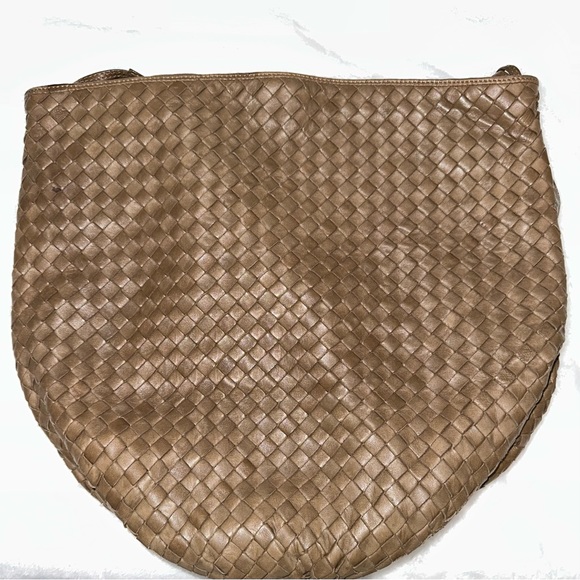 Bottega Veneta Handbags - Bottega Veneta 🔥Taupe Woven Leather Shoulder Bag🔥